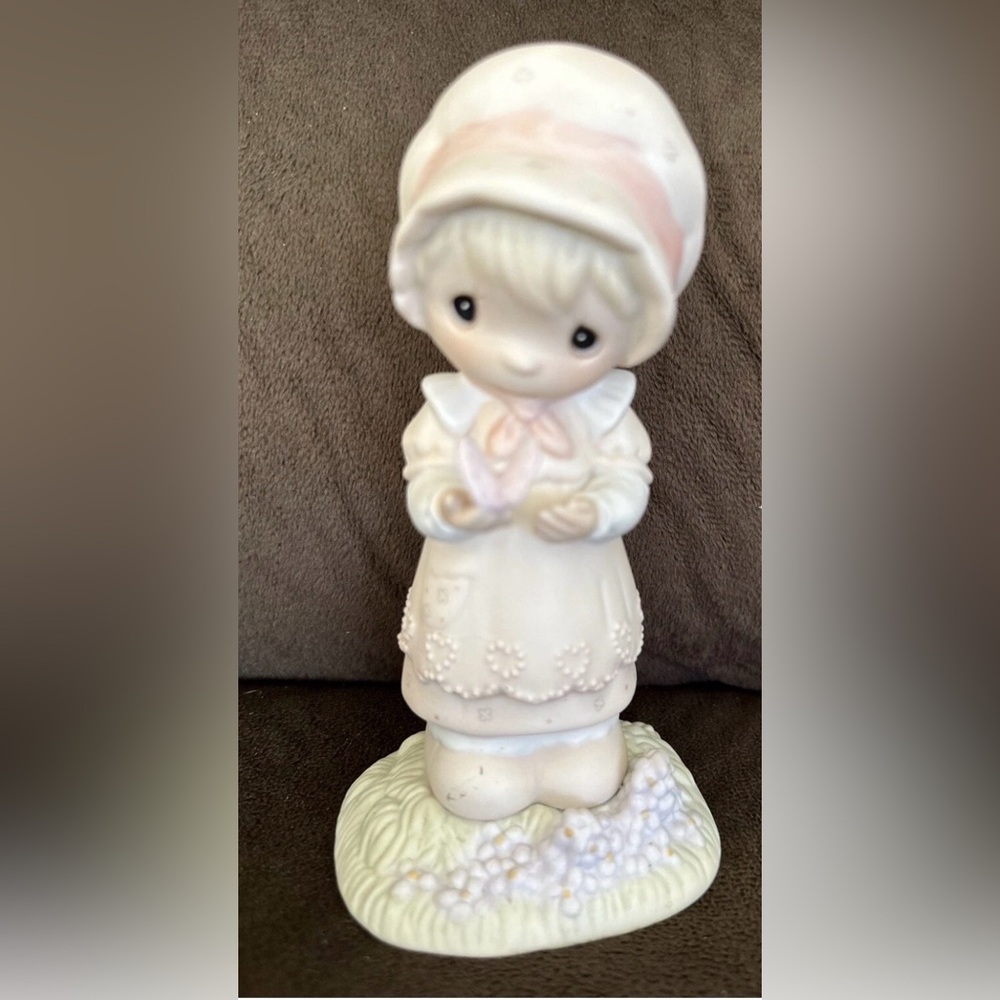 Adorable Figurine with Pink Accents
PRECIOUS MOMENTS